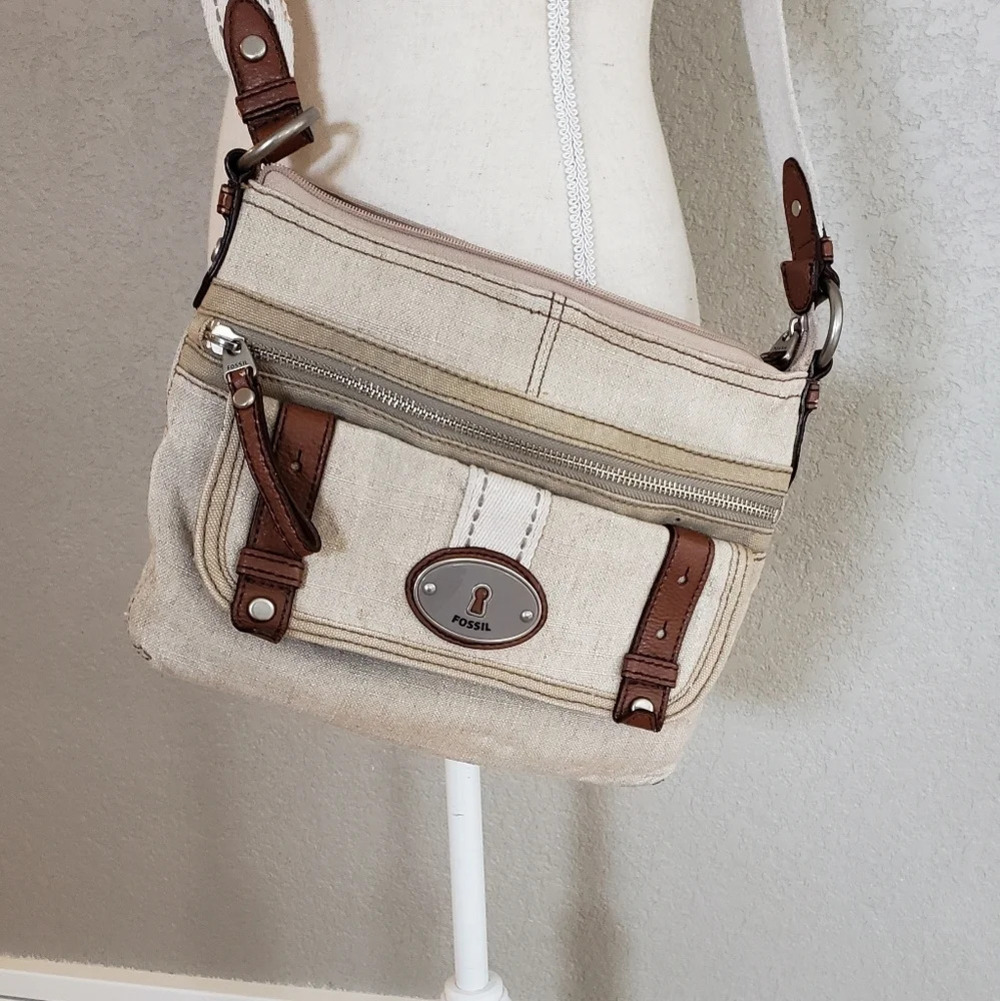 Fossil crossbody Purse. Adjustable straps - Picture 2 of 10
